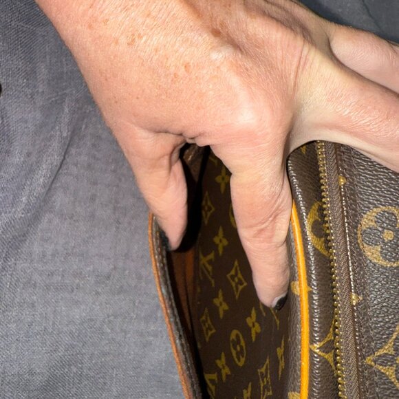 LOUIS VUITTON MONOGRAM BLOIS CROSSBODY BAG - Picture 8 of 11